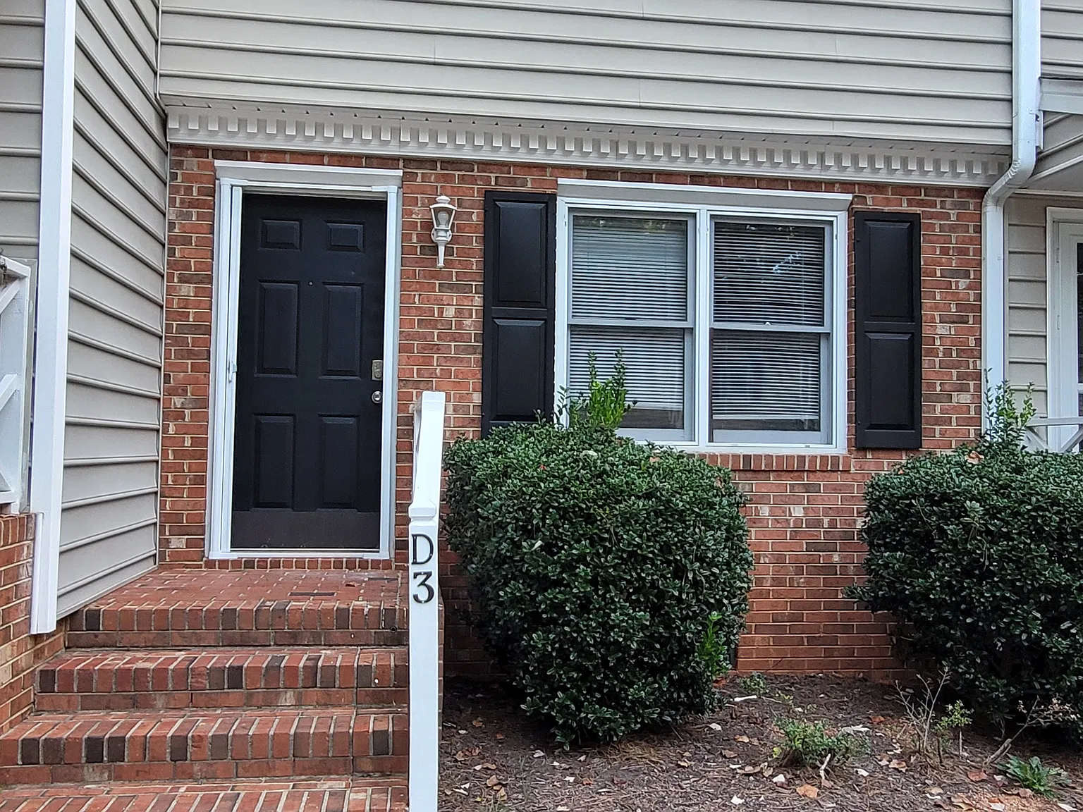 2 bed, 2.5 bath, 1024 sqft, $1,490 — Photo 1