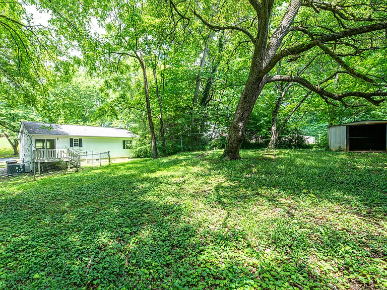 320 Beechwood Dr — Photo 26