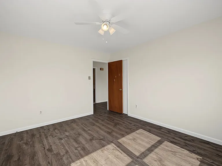 318 Cornwall Hill Rd — Photo 2