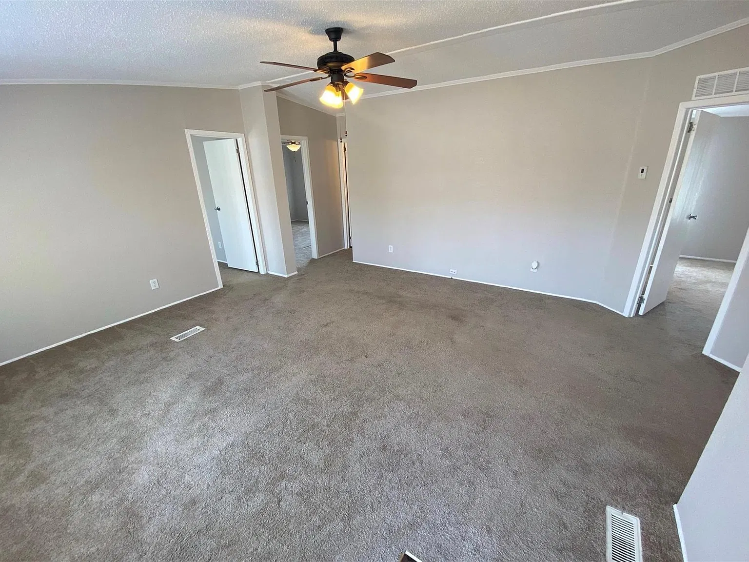 3 bed, 1152 sqft, $1,800 — Photo 3