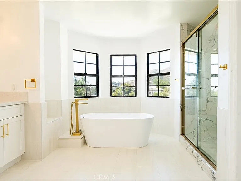 505 Lotus Ln — Photo 9