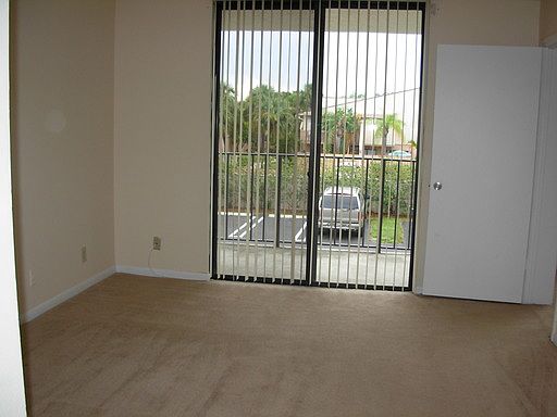 5th image of 708 Executive Center Dr APT 31