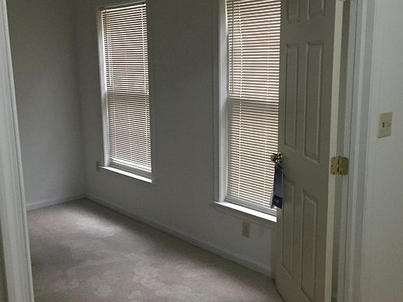 First floor bedroom with private ful bact could also make gr