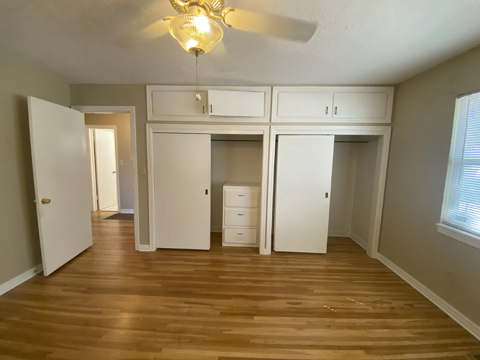 3 bed, 2.0 bath, 1059 sqft, $1,350 — Photo 2