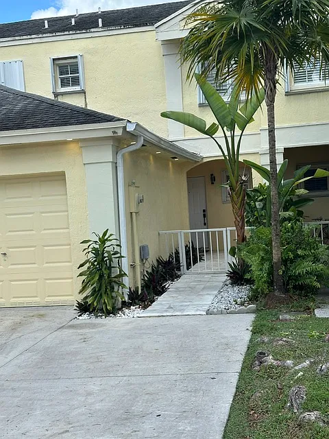 Building Photo - 9985 SW 118th Pl