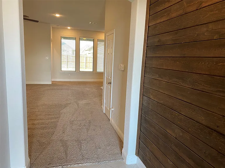 282 Hilltop Dr — Photo 3