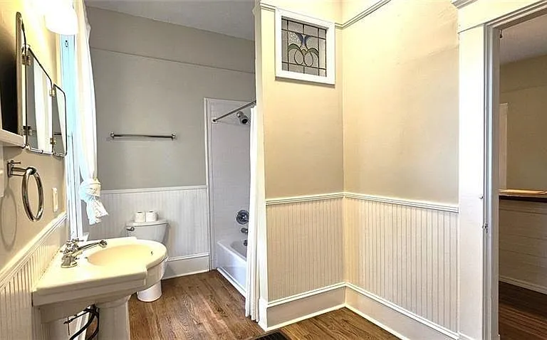1047 Ridge Ave — Photo 14