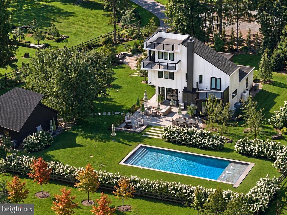 1st image of 7 Picnic Grove Rd