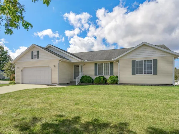 1436 S Montgomery St, Hastings, MI 49058