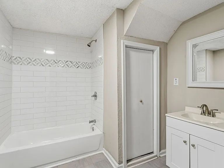 1310 Oakwood Ave — Photo 8