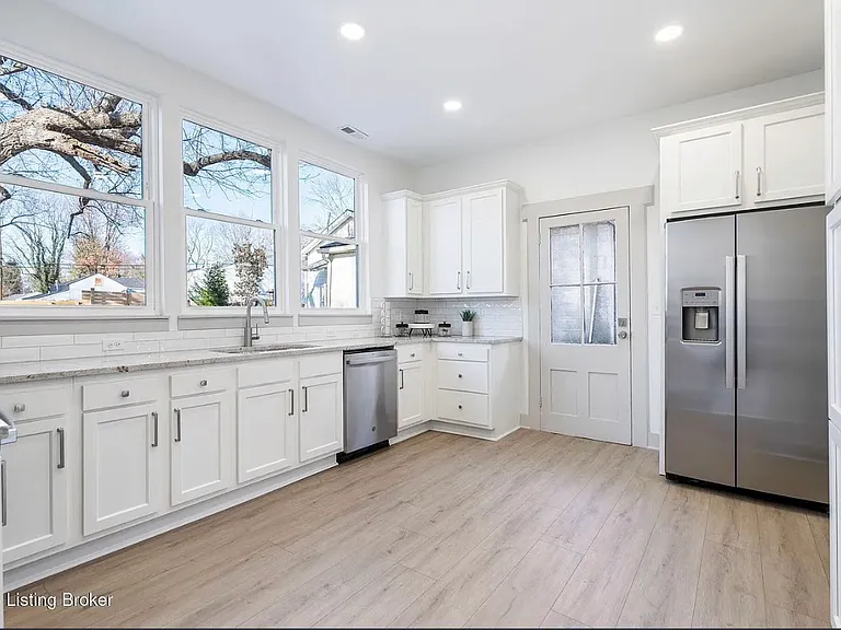 1233 Payne St — Photo 12