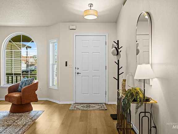 5th image of 1610 W Hawaii Ave