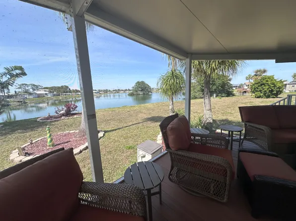 875 Lacosta Ln, North Fort Myers, FL 33917