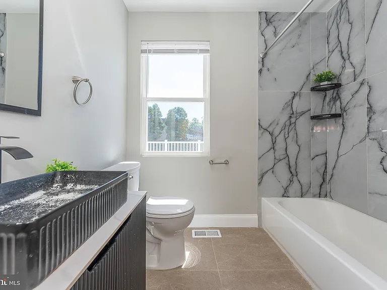 75 Reeder Ave — Photo 12