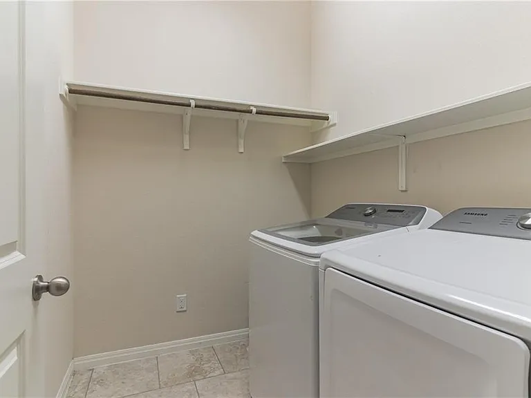 320 Lightcliff St — Photo 20