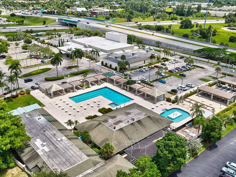 2202 Lucaya Bnd #G2 — Photo 31