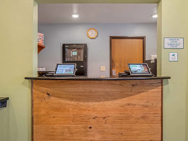 Lobby and Guest Check-in