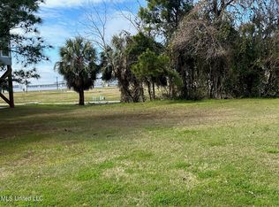 413/415 Martin Ave, Ocean Springs, MS 39564