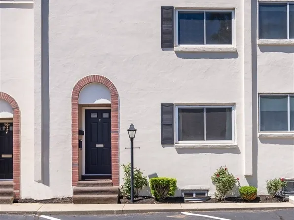1 Charles St APT V, Reading, MA 01867