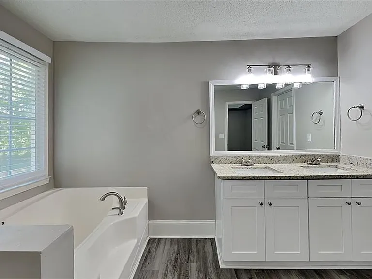 755 Abbington Ln — Photo 9