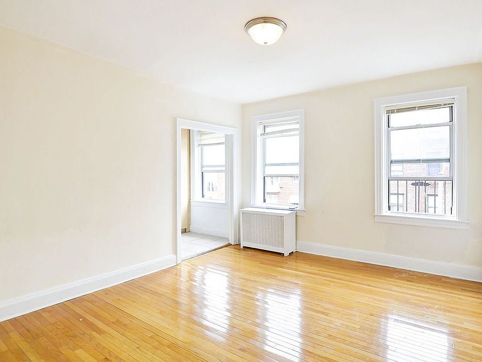 1st image of 3919 62nd St APT 21