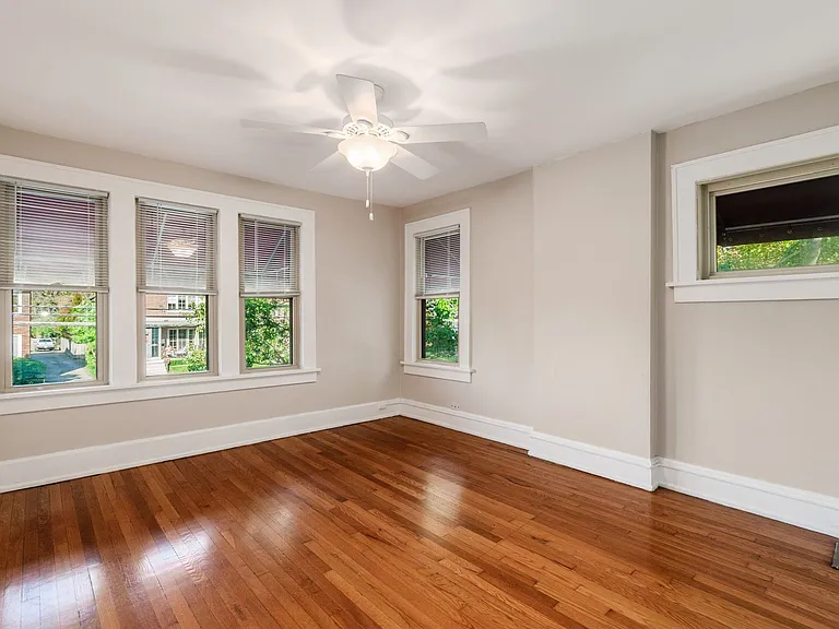 526 S Drexel Ave — Photo 7