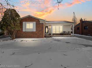 6336 Cambourne Rd, Dearborn Heights, MI 48127