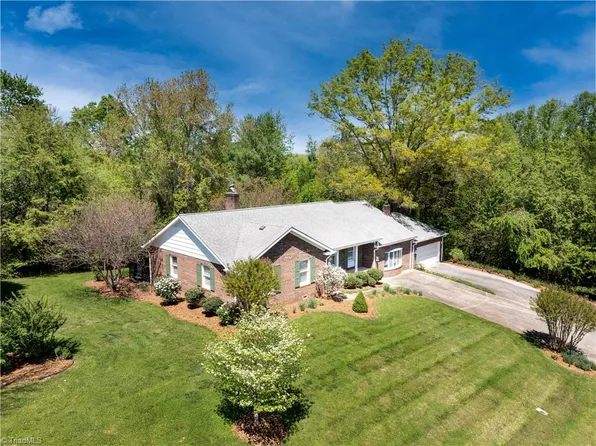 495 Wildwood Dr, North Wilkesboro, NC 28659