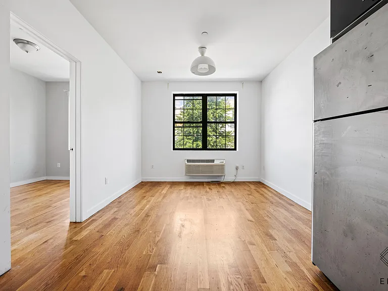 58A Vernon Ave #3A — Photo 4