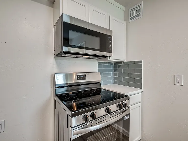 711 SE 22nd St — Photo 15