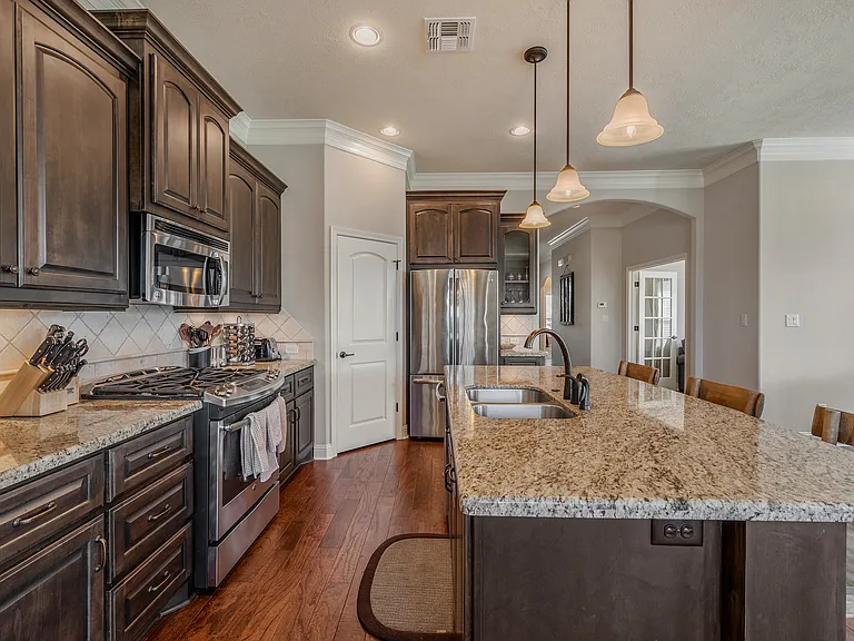 8200 Carters Cv — Photo 9