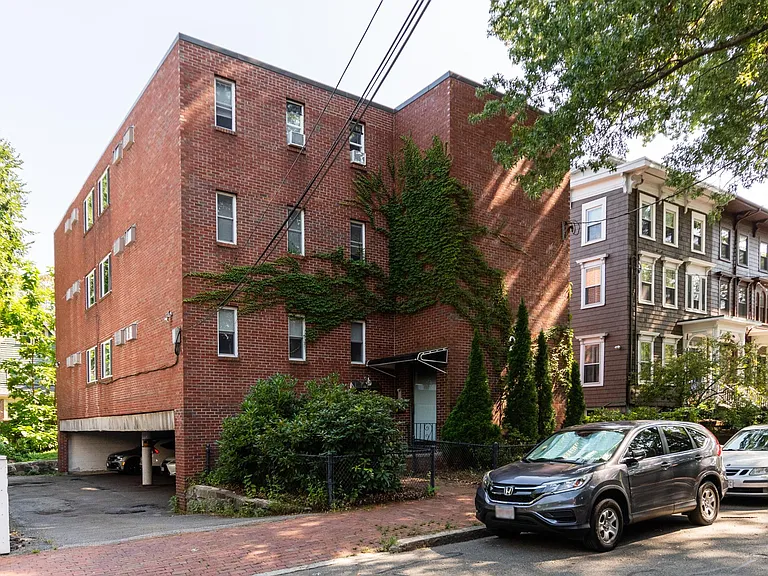 28 Lee St #2 — Photo 1