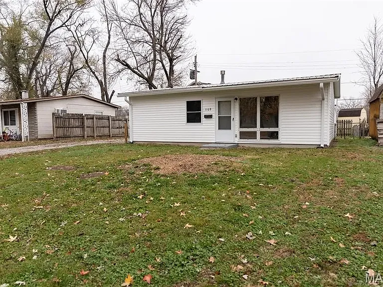 1109 Saint Helena Dr — Photo 1