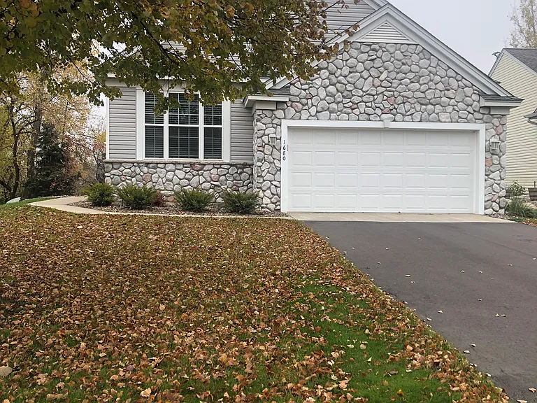 1680 Oakbrooke Ct — Photo 1