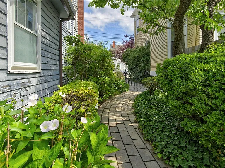 14 W Delaware Ave — Photo 32