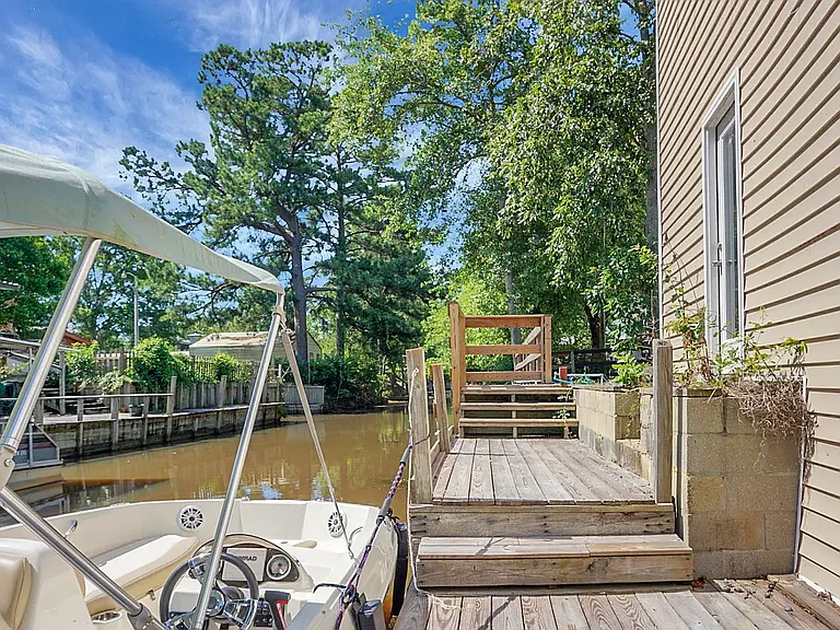 318 Lake Moultrie Dr #B — Photo 4