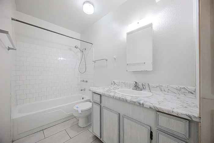 2219 W Morten Ave #3 — Photo 13