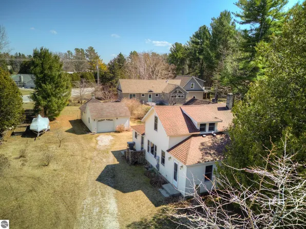 603 S Main St, Leland, MI 49654