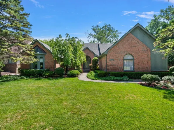 27966 Copper Creek Ln, Farmington Hills, MI 48331