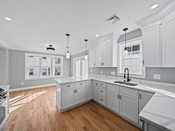 2nd image of 473 Newport Ave #Avea&b