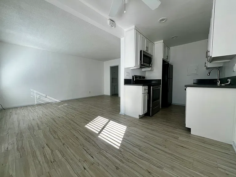 00-360 Lime Ave #303 — Photo 4
