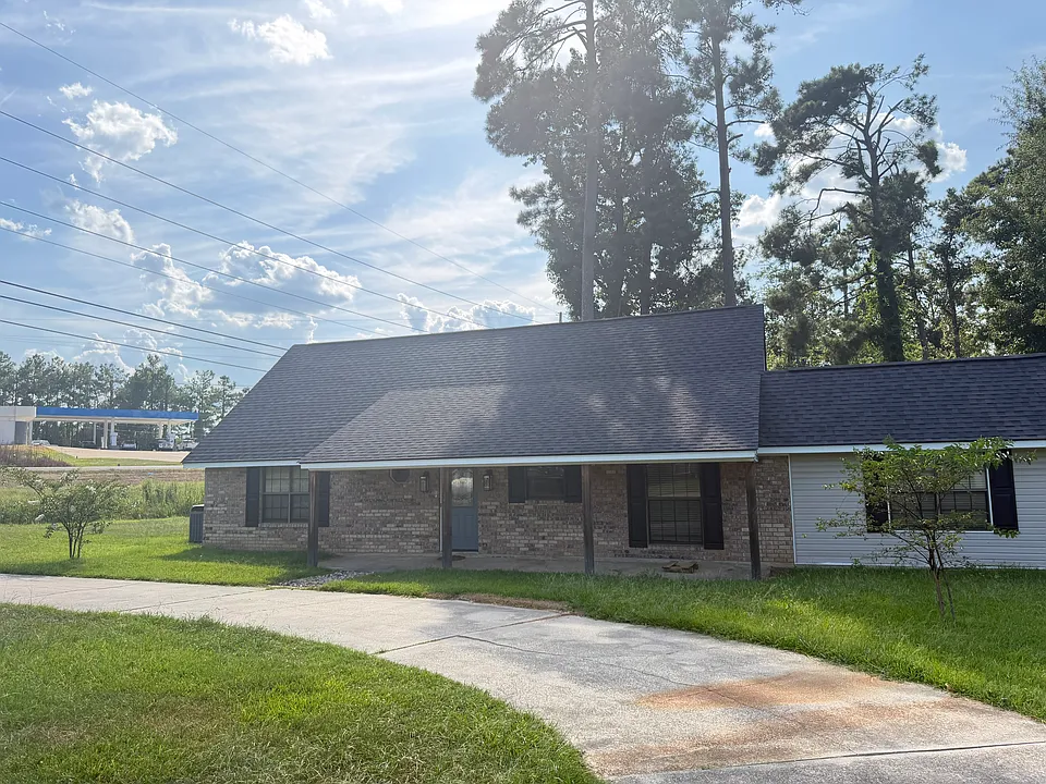 101 Greenbriar Dr
