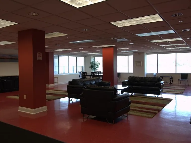340 The Promenade — Photo 35