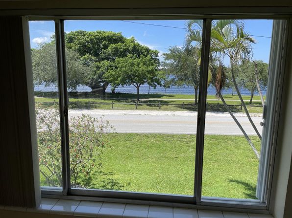 2020 Lake Osborne Dr APT 11