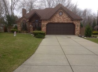 153 Bradfield Dr, East Amherst, NY 14051