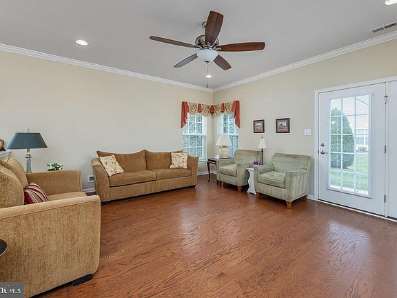 4th image of 317 Sturgess Ct