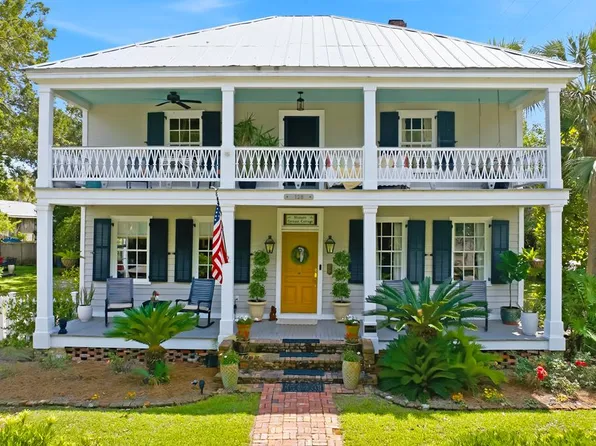 128 4th St, Apalachicola, FL 32320