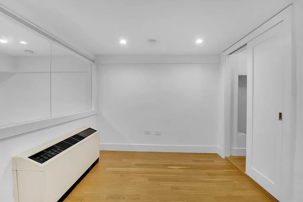 210 East 22nd Street — Photo 3