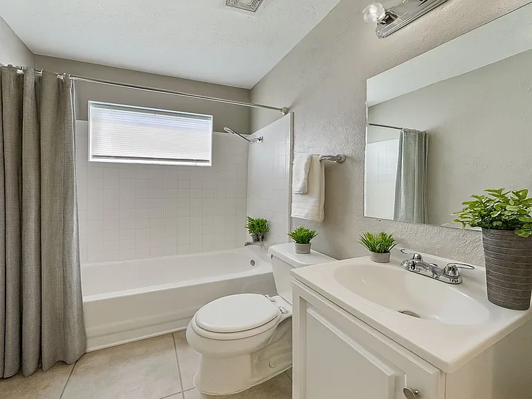 2225 Janice St — Photo 23