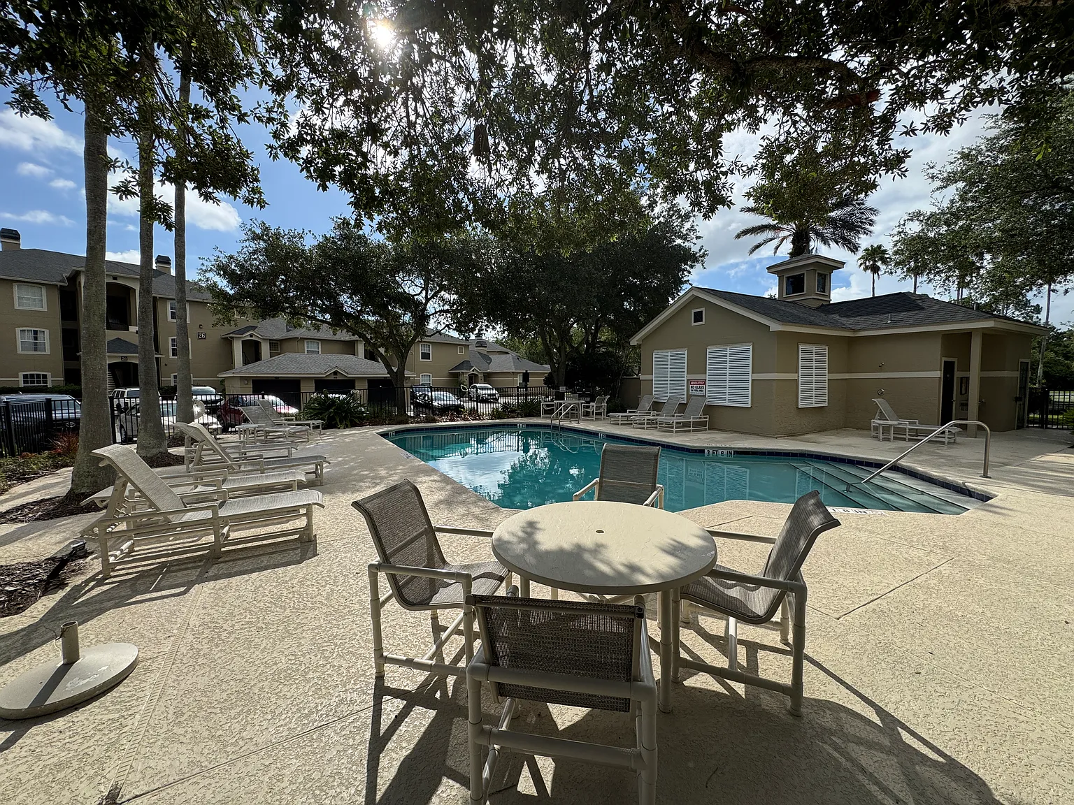 2 bed, 1156 sqft, $2,050 — Photo 3